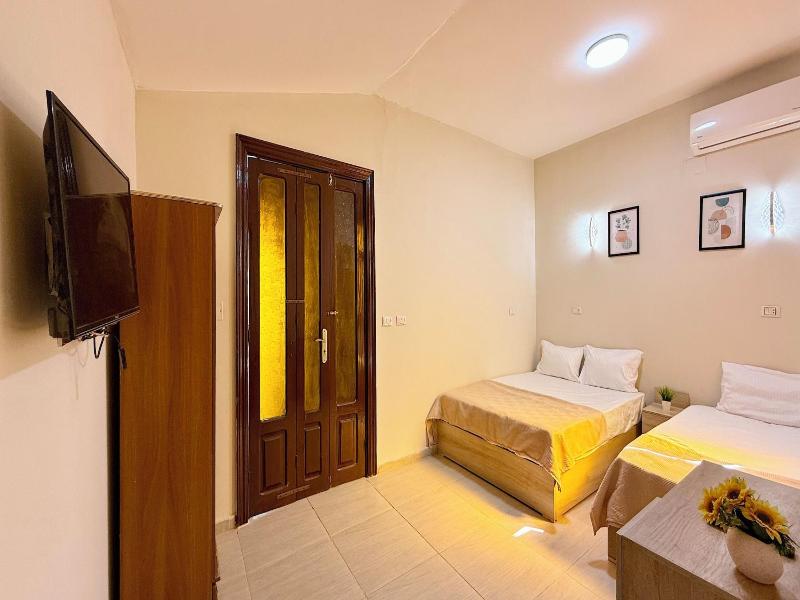Bella Casa Hostel image