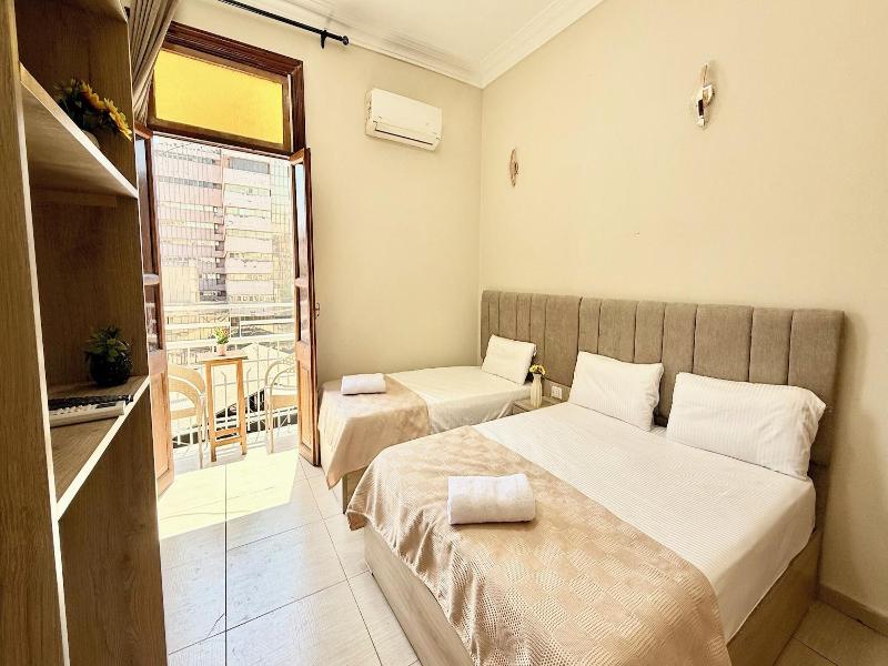 Bella Casa Hostel image