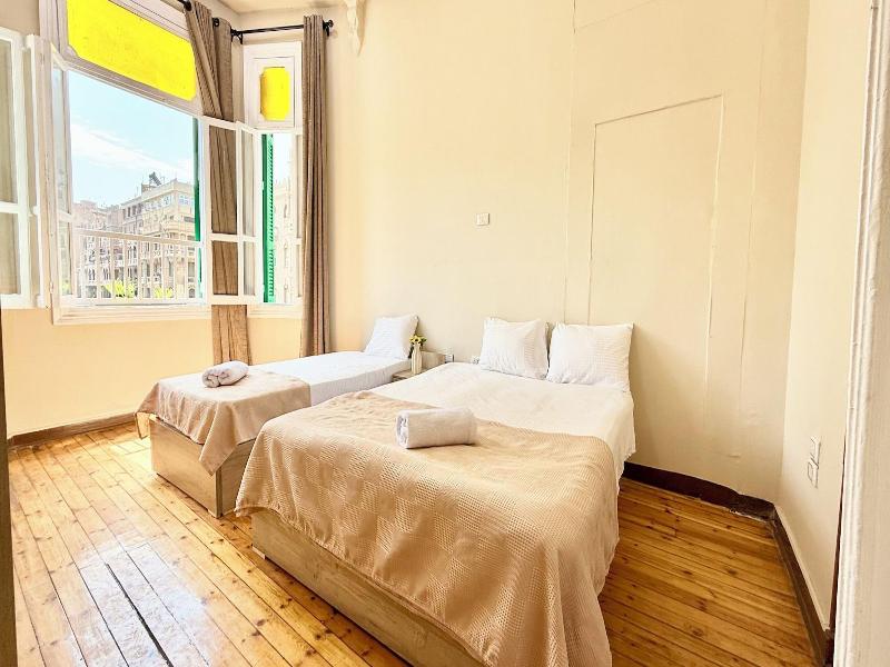Bella Casa Hostel image