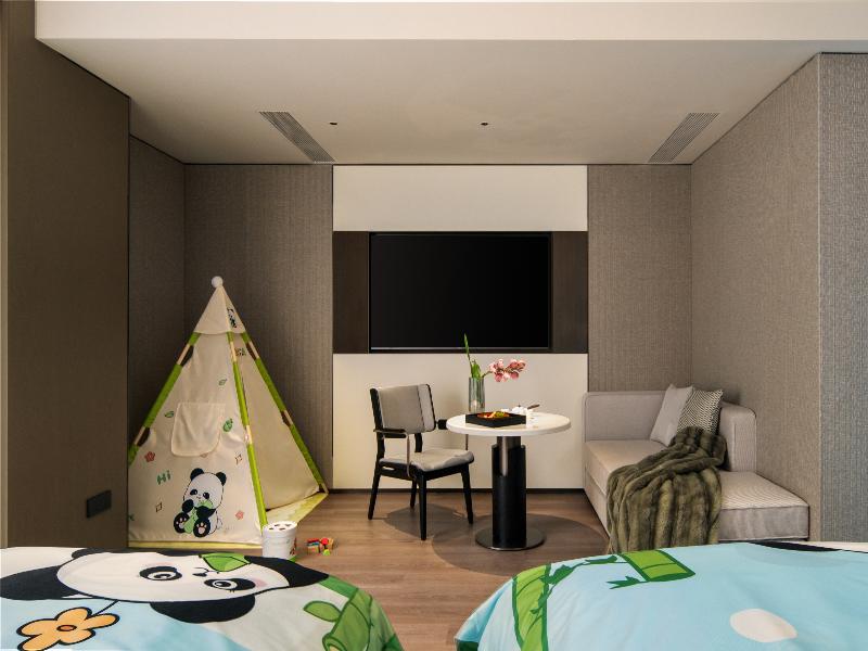 FAMILY ROOM STANDARD