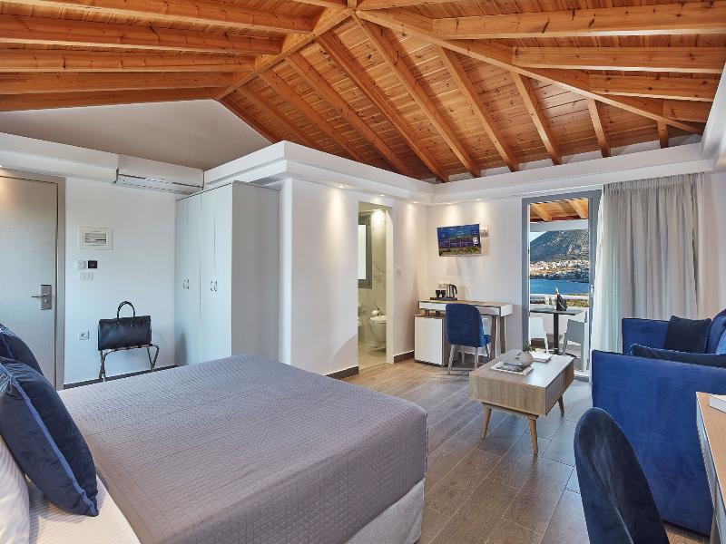 DELUXE SUITE WITH SEA VIEW