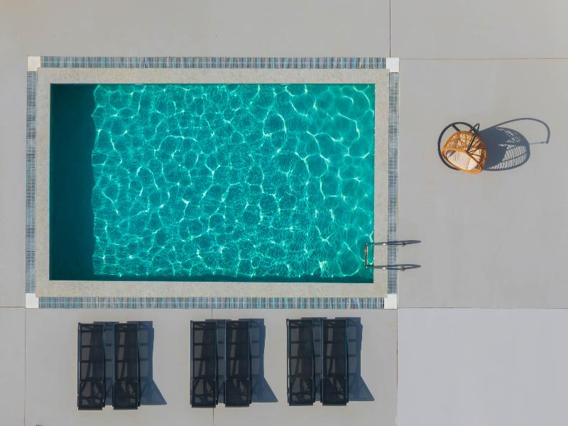 Arch Suites image