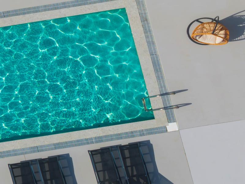 Arch Suites image