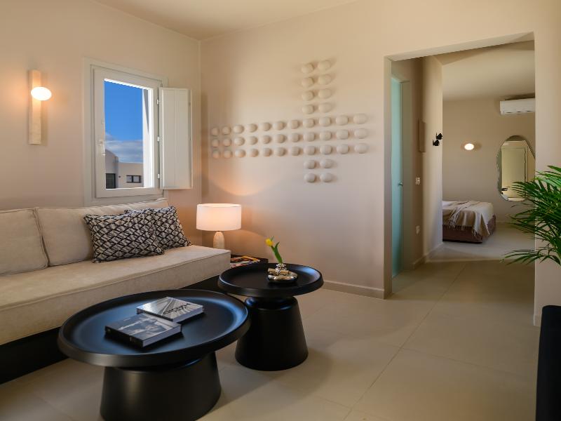 Arch Suites image