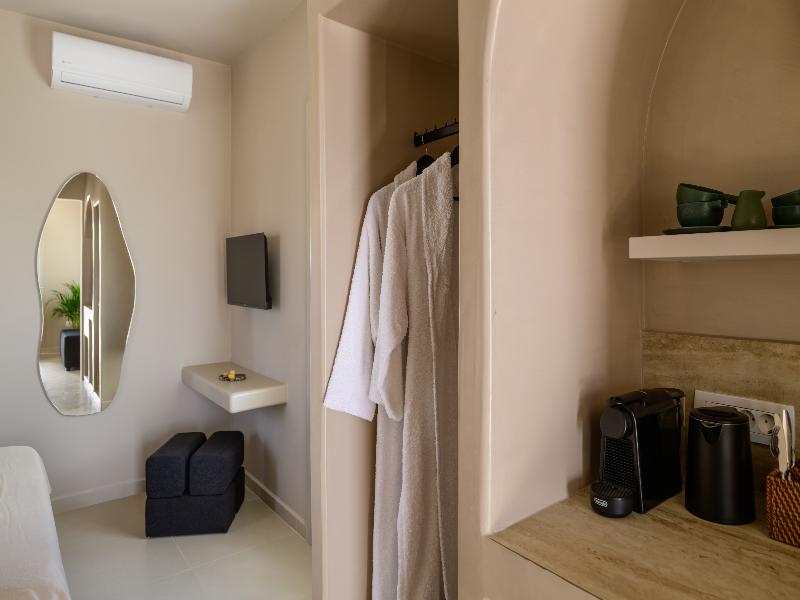 Arch Suites image