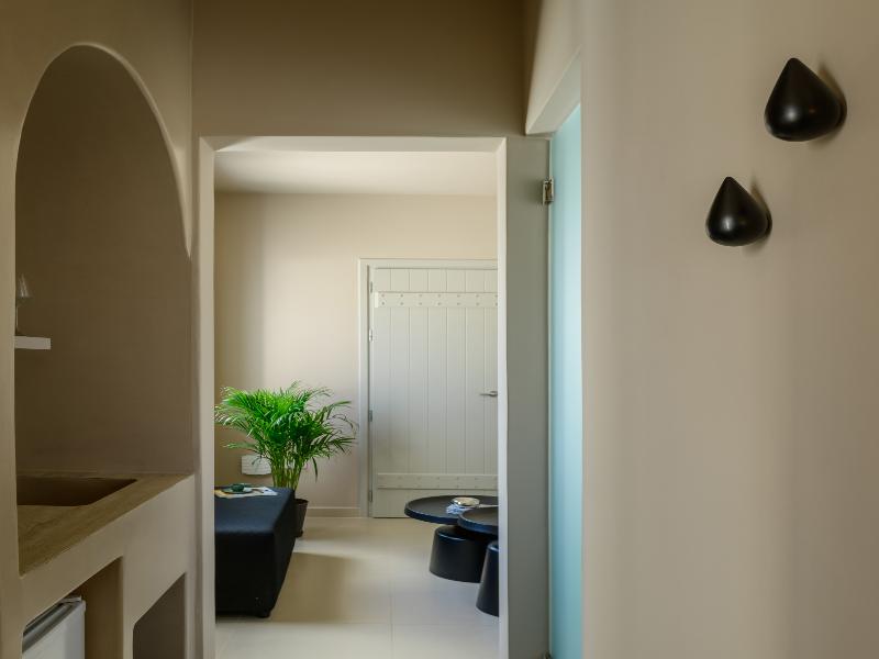 Arch Suites image