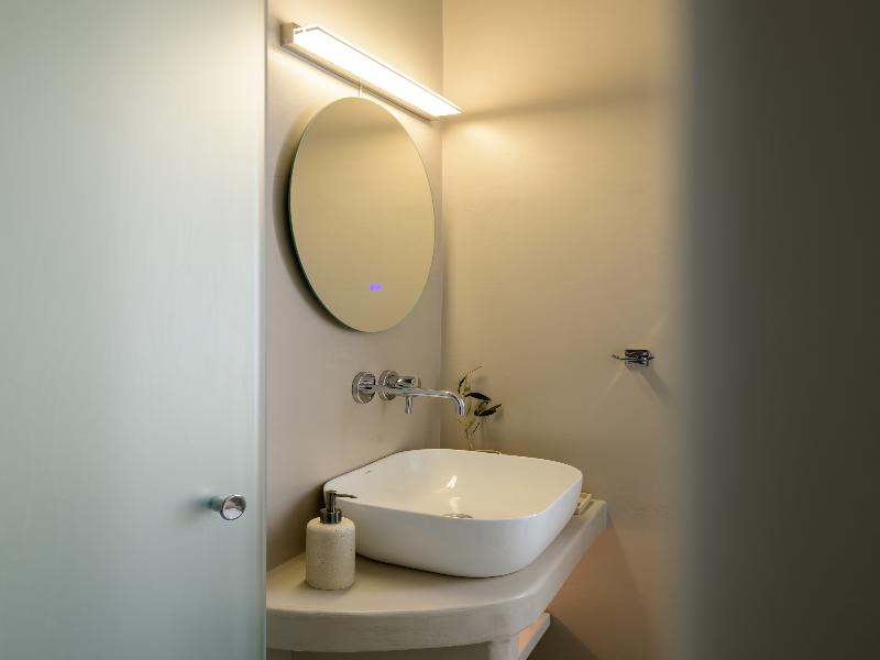 Arch Suites image