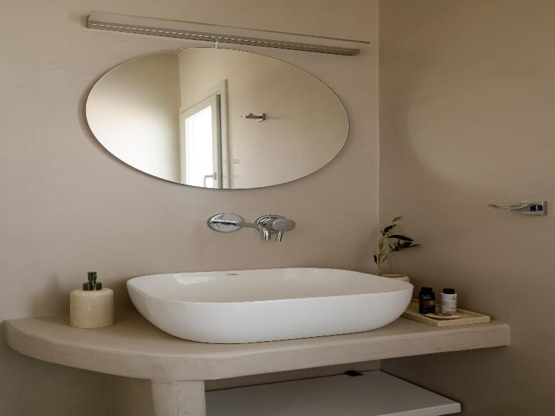 Arch Suites image