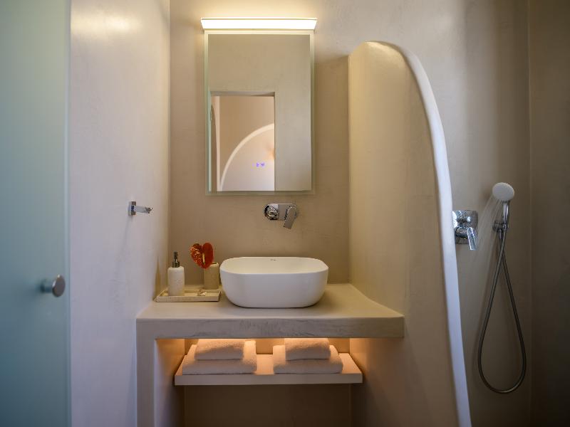 Arch Suites image