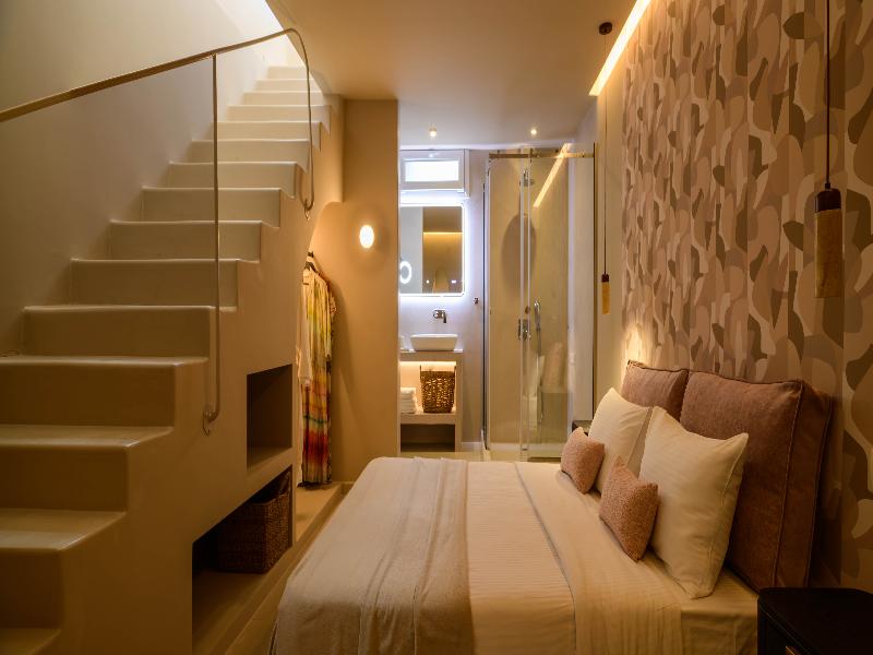Arch Suites image