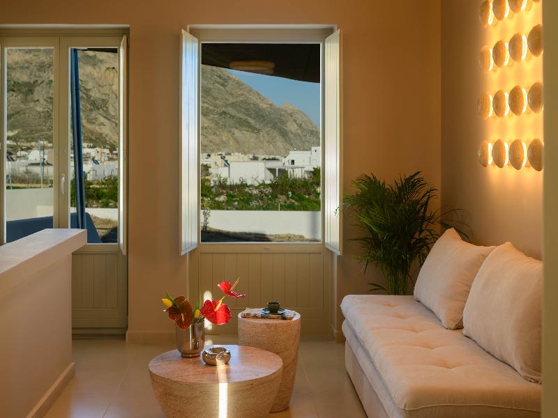 Arch Suites image