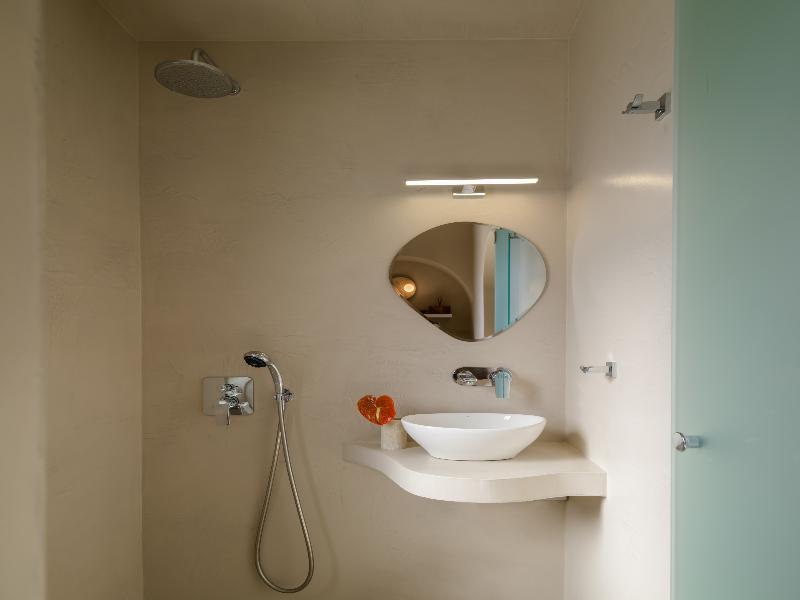 Arch Suites image
