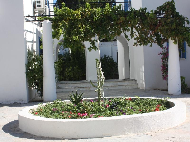 Granma Apartment Hotel image