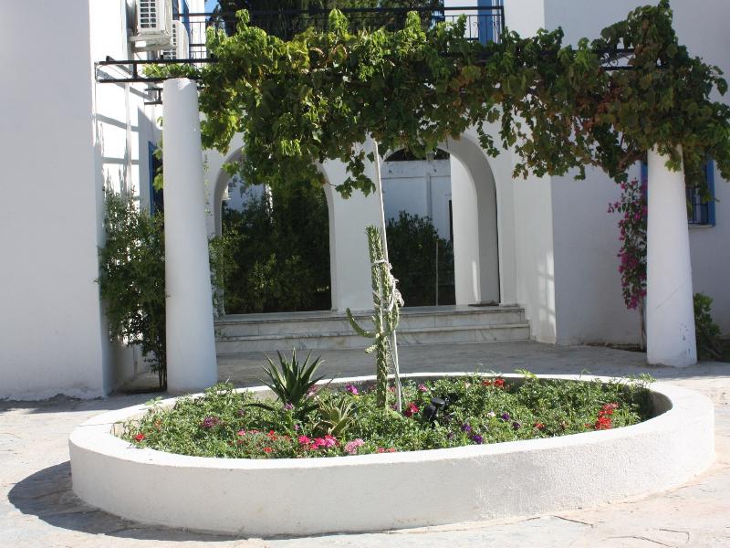 Granma Apartment Hotel image