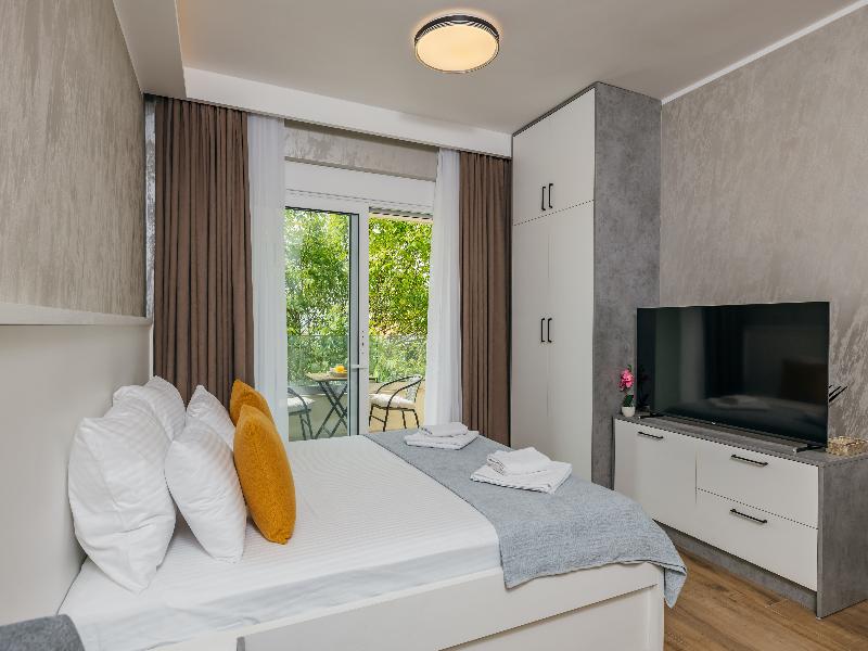 Apartments Via Mare image