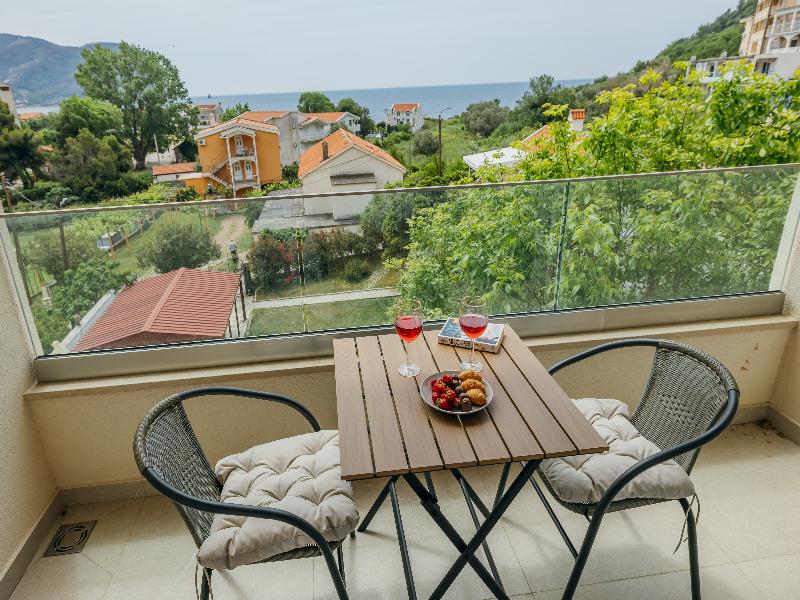 Apartments Via Mare image