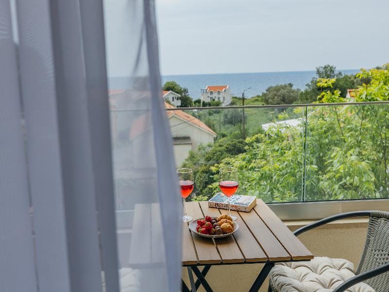 Apartments Via Mare image