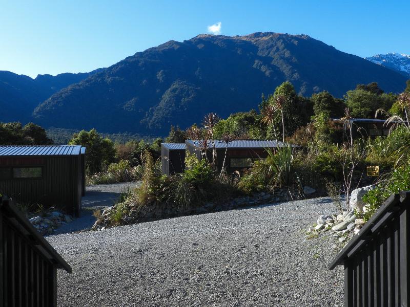 Jacksons Retreat Alpine Holiday Park — exterior view