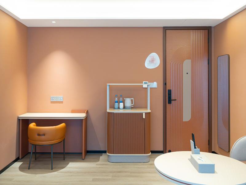 Leston Hotel image