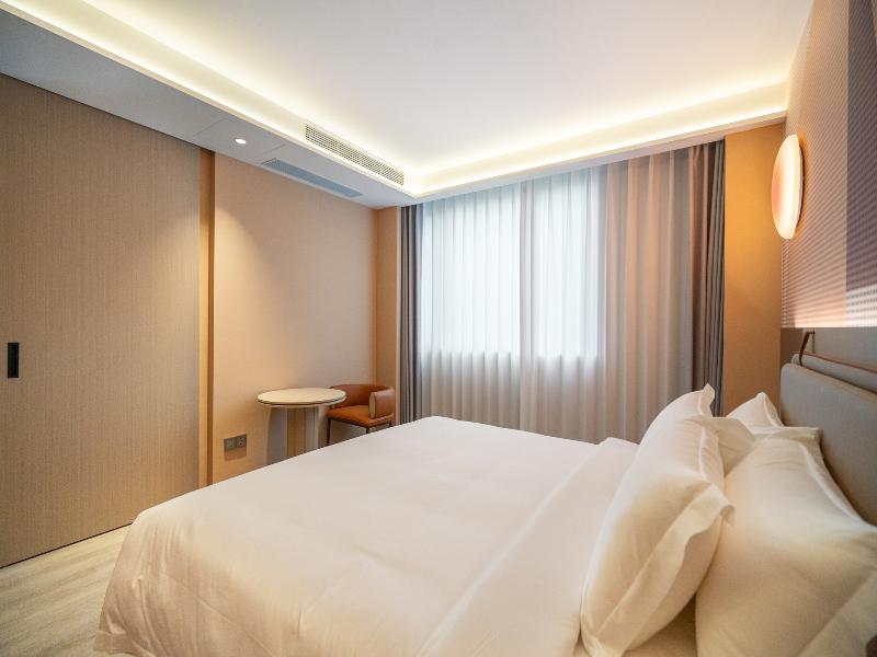 Leston Hotel image