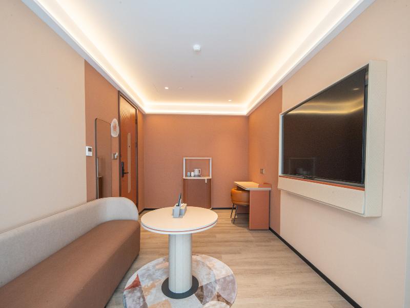 Leston Hotel image