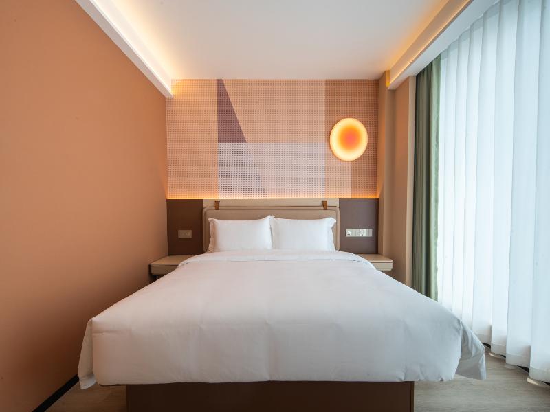 Leston Hotel image