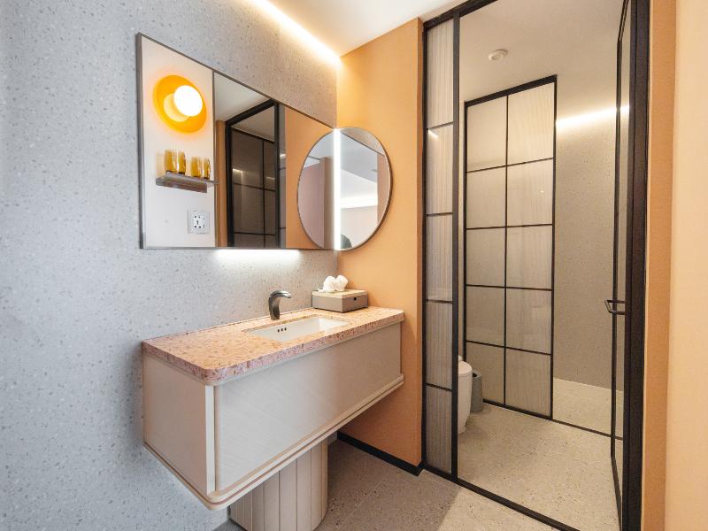 Leston Hotel image