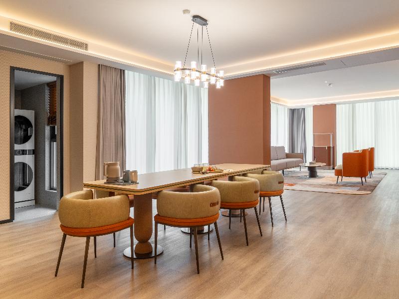 Leston Hotel image