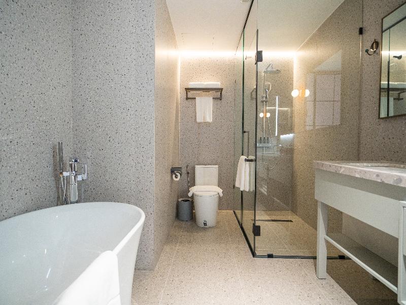 Leston Hotel image