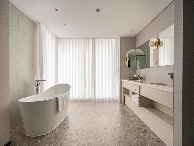 Leston Hotel image