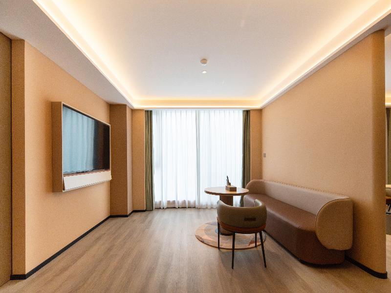 Leston Hotel image