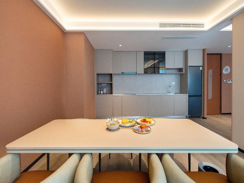 Leston Hotel image