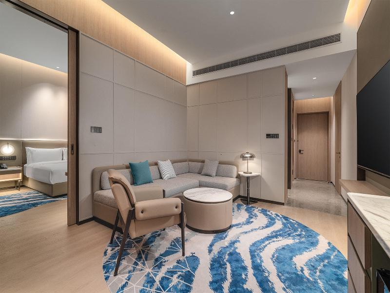 1 King One Bedroom Suite Lake View Single Sofa Bed