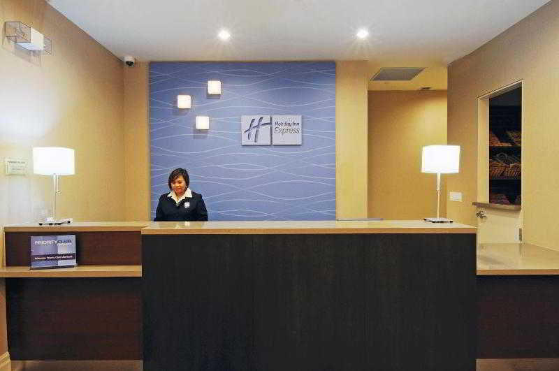 Holiday Inn Express AND Suites Vaughan