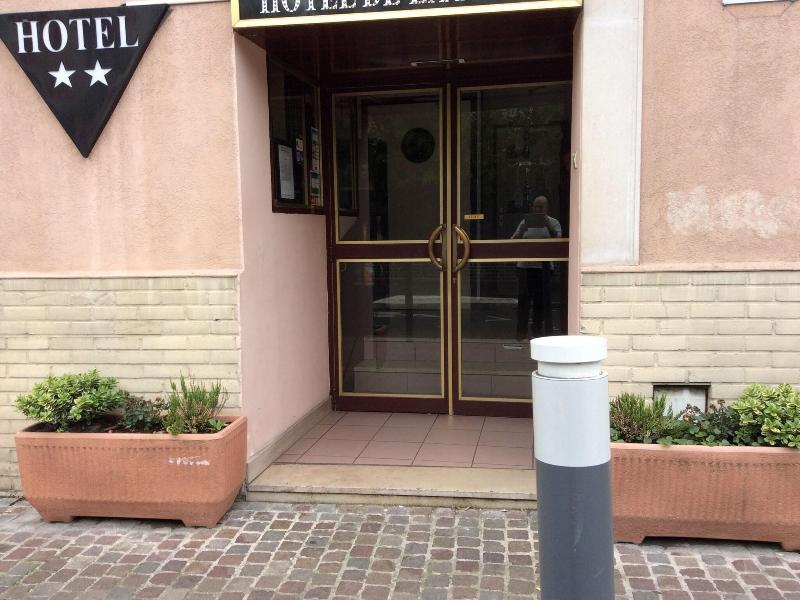 Hotel De La Place image