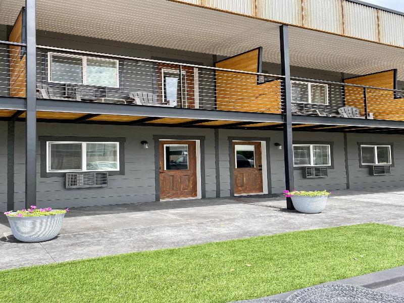 The Darmont Hotel And Suites