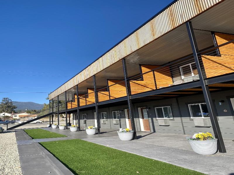 The Darmont Hotel And Suites