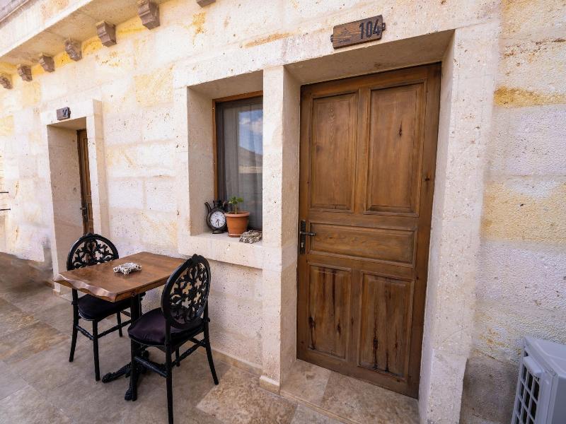 Library Cave Hotel image