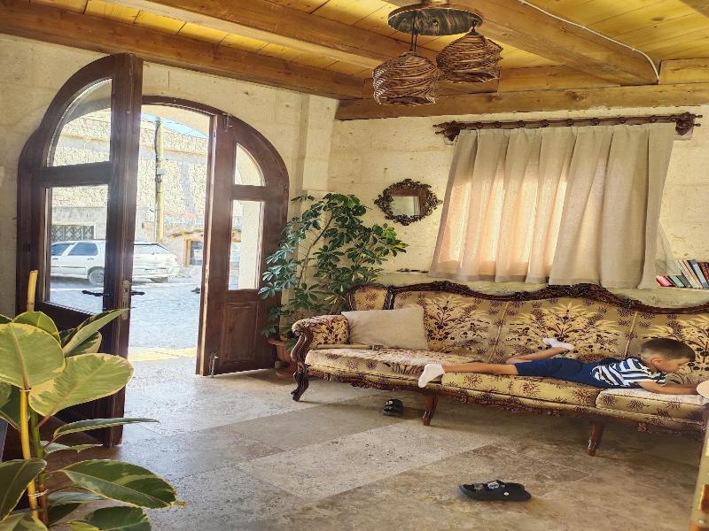 Library Cave Hotel image