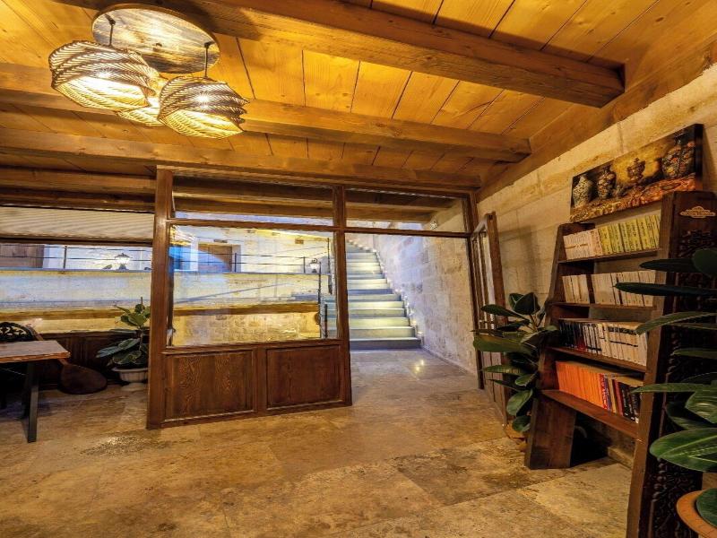 Library Cave Hotel image