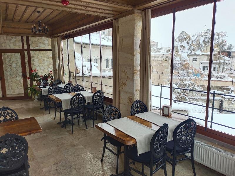 Library Cave Hotel image