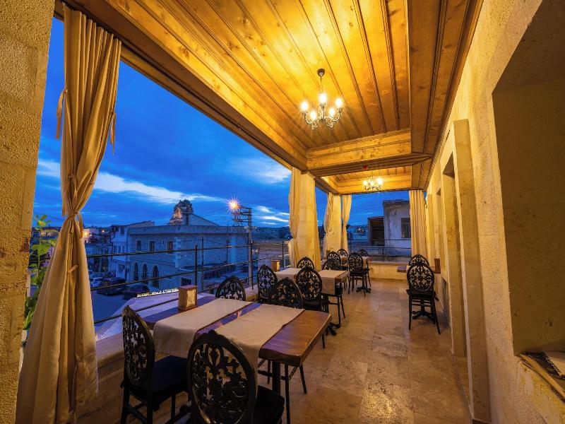 Library Cave Hotel image