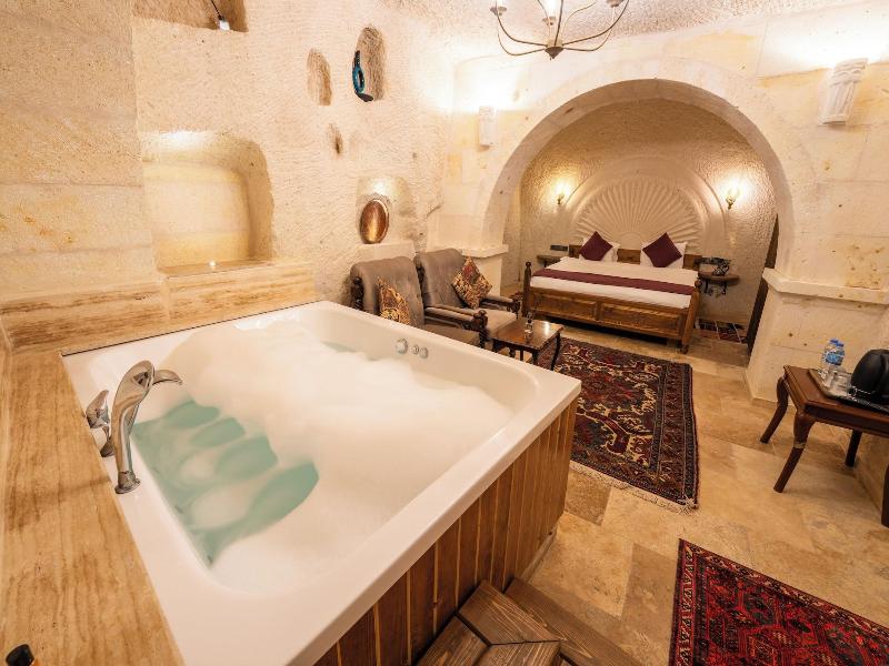 Library Cave Hotel image