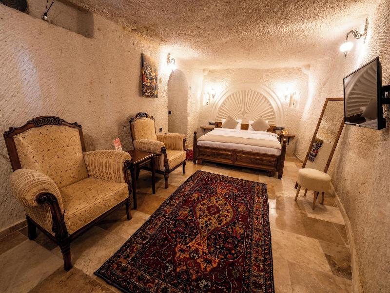 Library Cave Hotel image