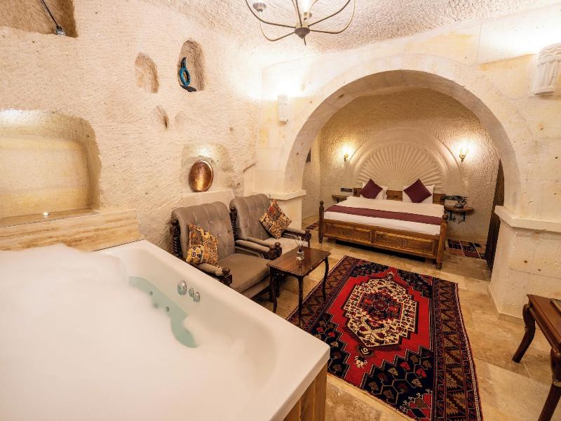 Library Cave Hotel image