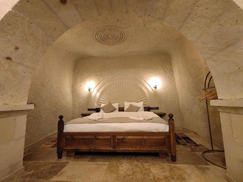 Library Cave Hotel image