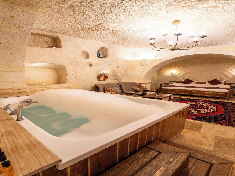 Library Cave Hotel image