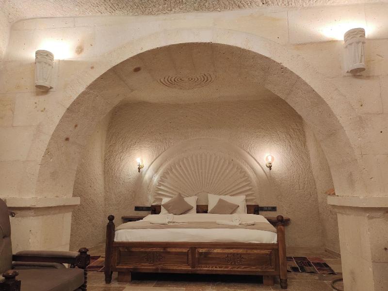 Library Cave Hotel image