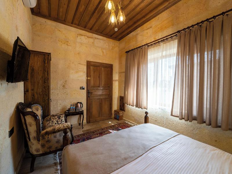 Library Cave Hotel image