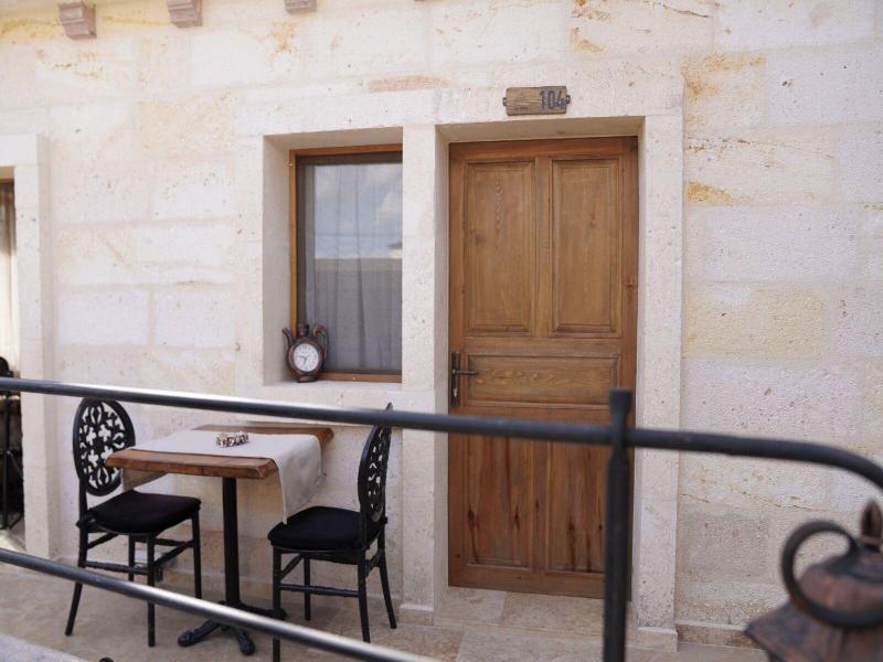 Library Cave Hotel image